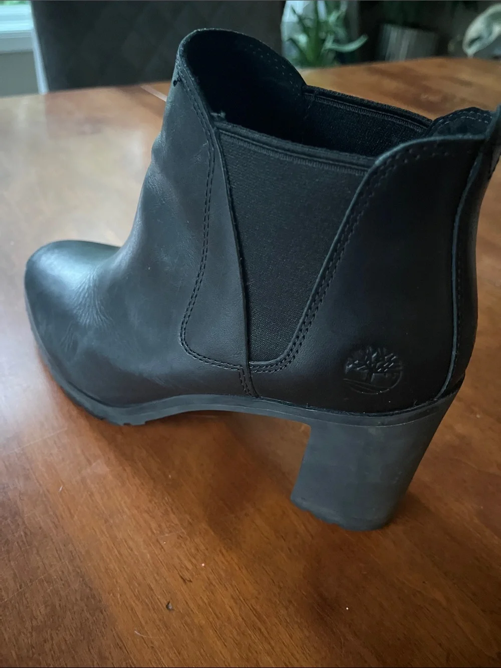 Timberline Women's Allington Chelsea Leather Black Boot size 8